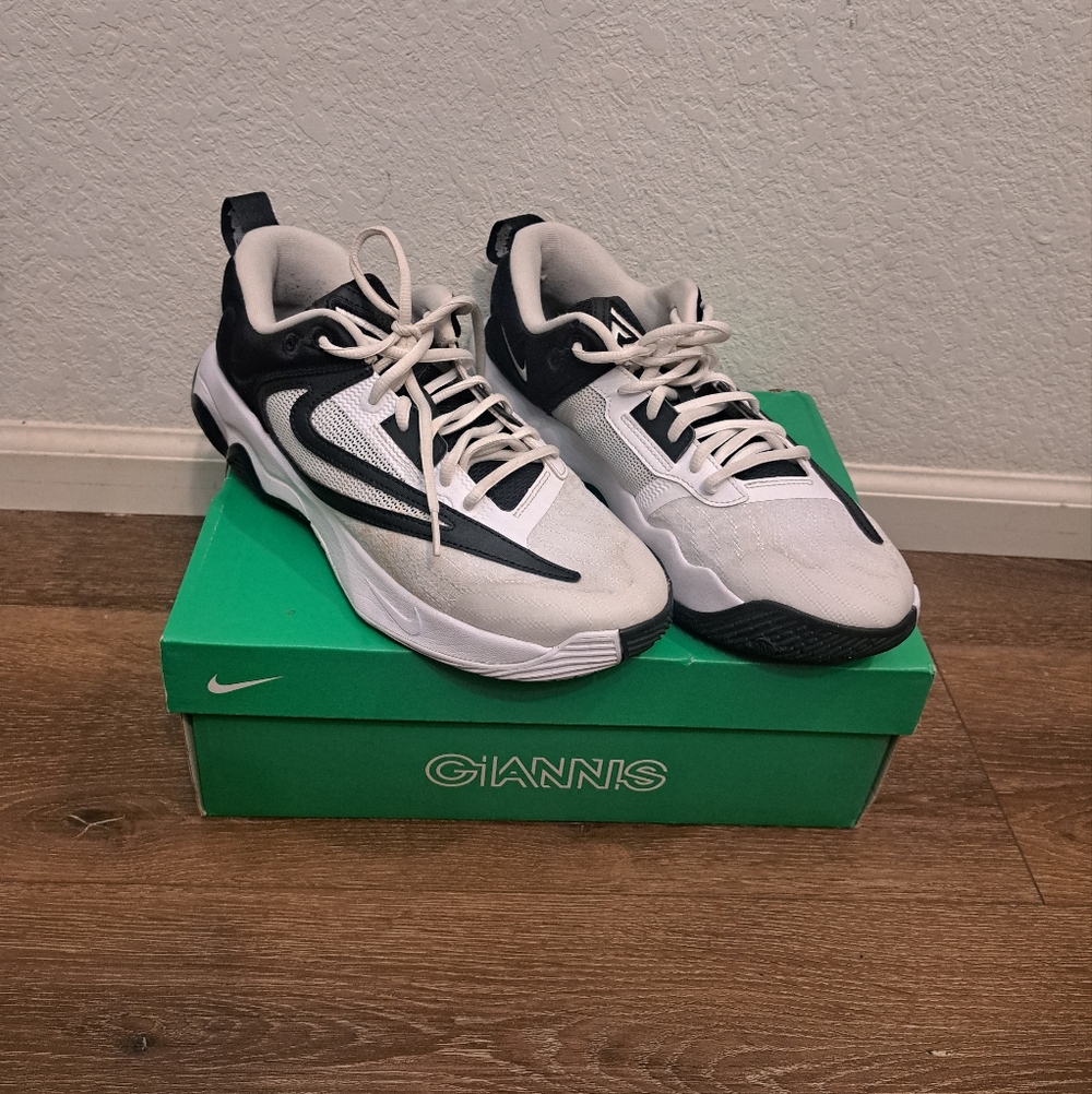 Nike Men's Giannis Immortality 3 Basketball Sneakers US 9